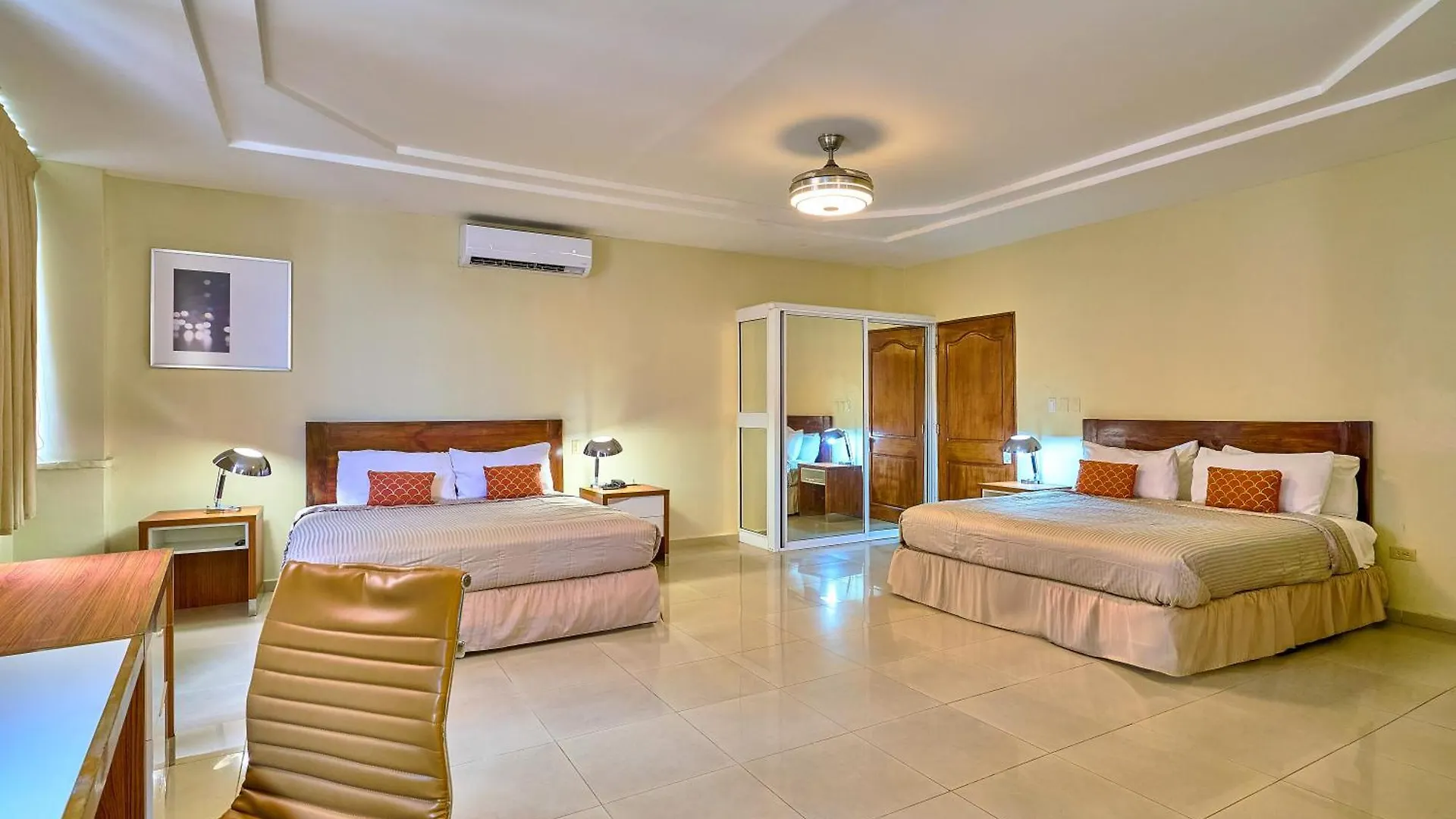 Hotel Libertad At Historic Main Street Santo Domingo
