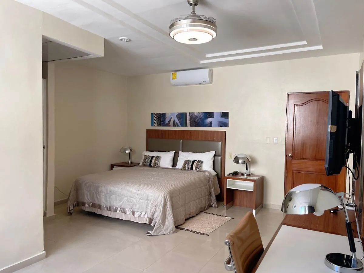 Hotel Libertad At Historic Main Street Santo Domingo