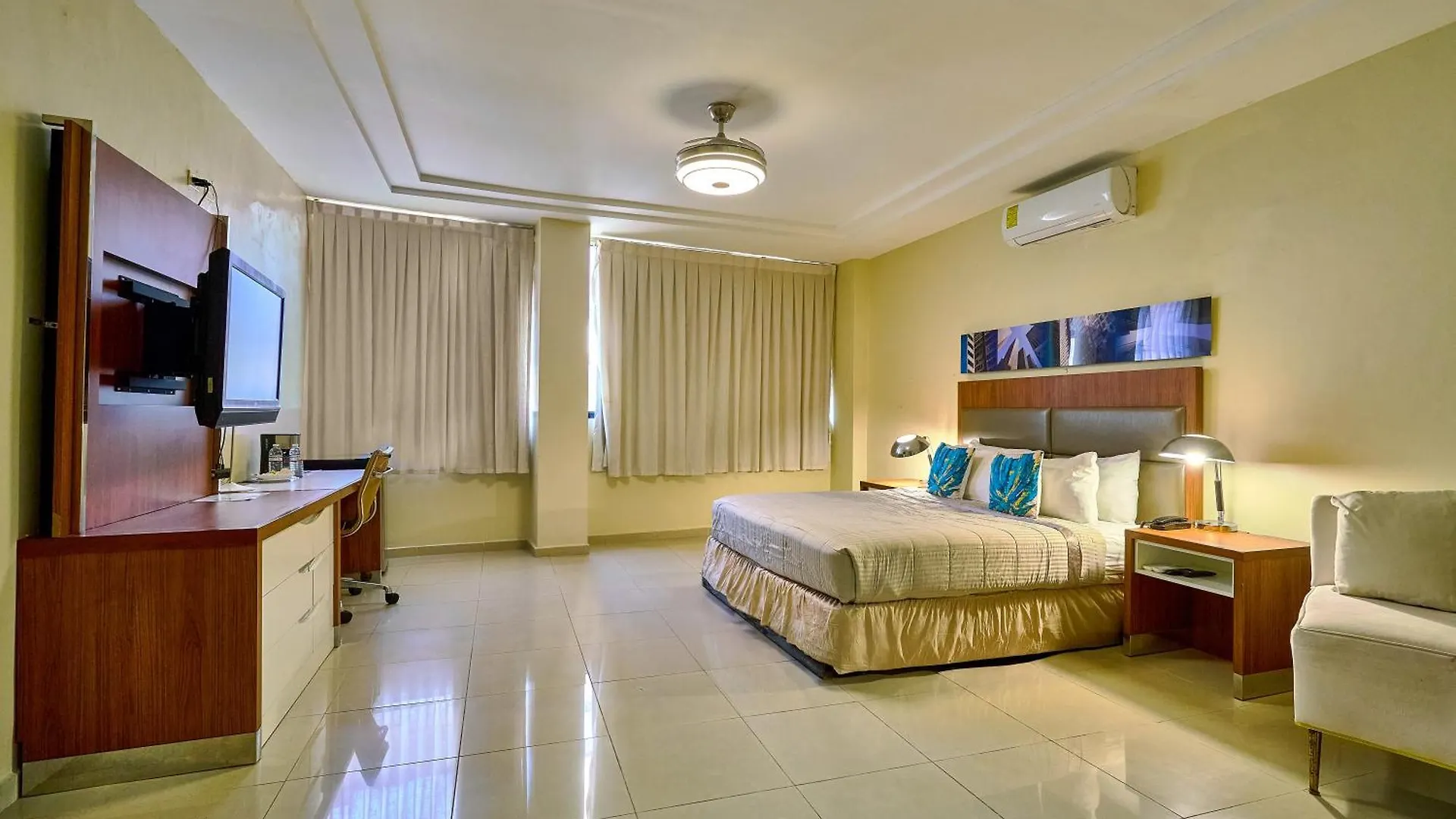 Hotel Libertad At Historic Main Street Santo Domingo