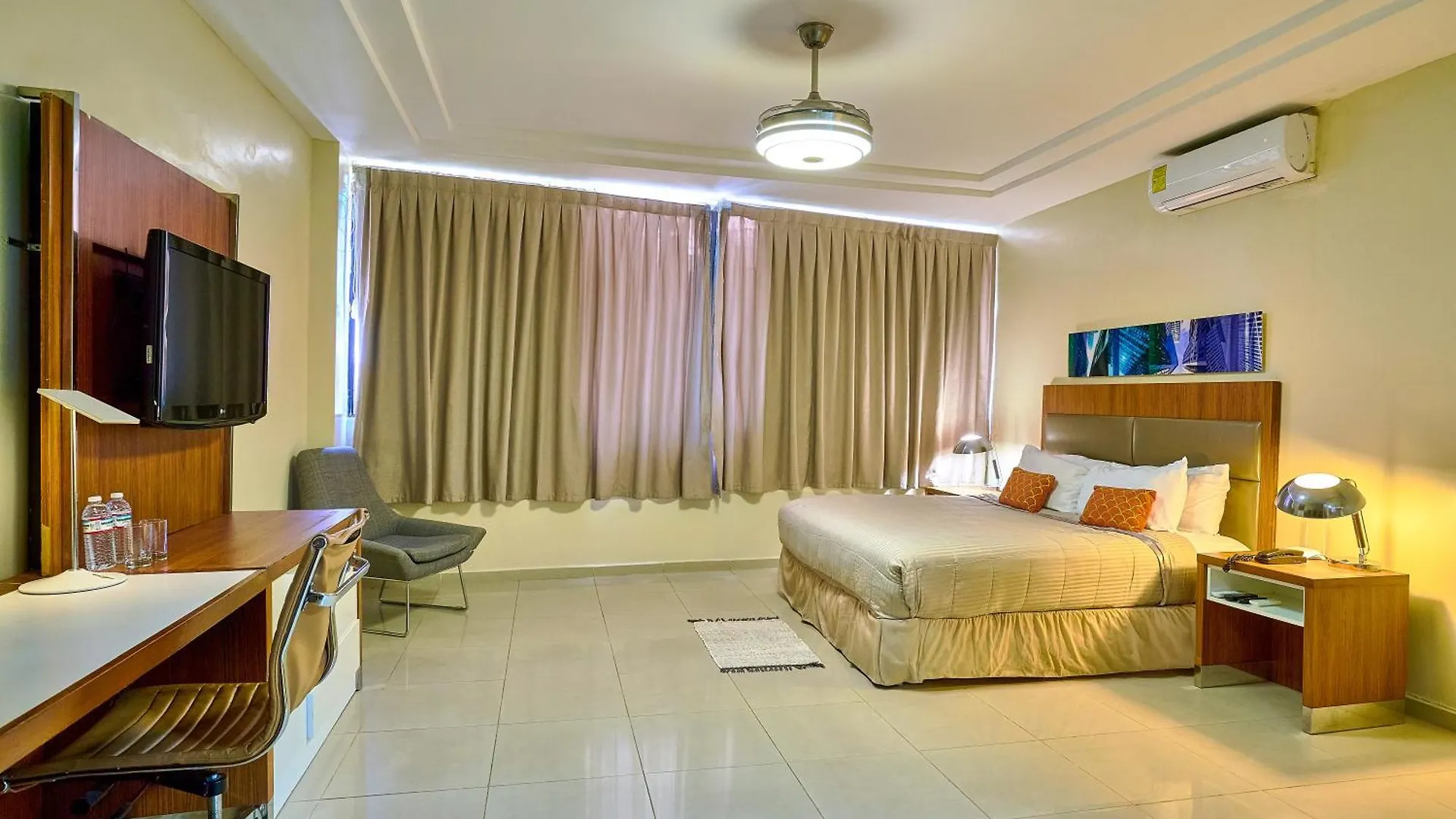 Hotel Libertad At Historic Main Street Santo Domingo República Dominicana